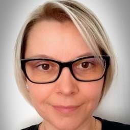 Dr Zsuzsanna Gyenes