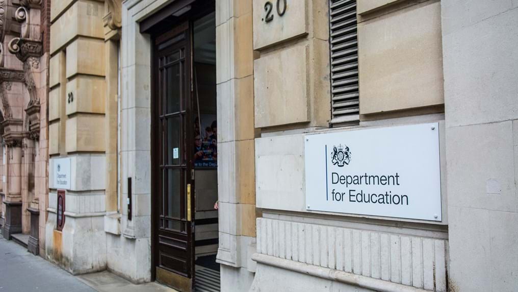 “Support educators in plugging the sustainability skills gap”, IChemE advises UK Government