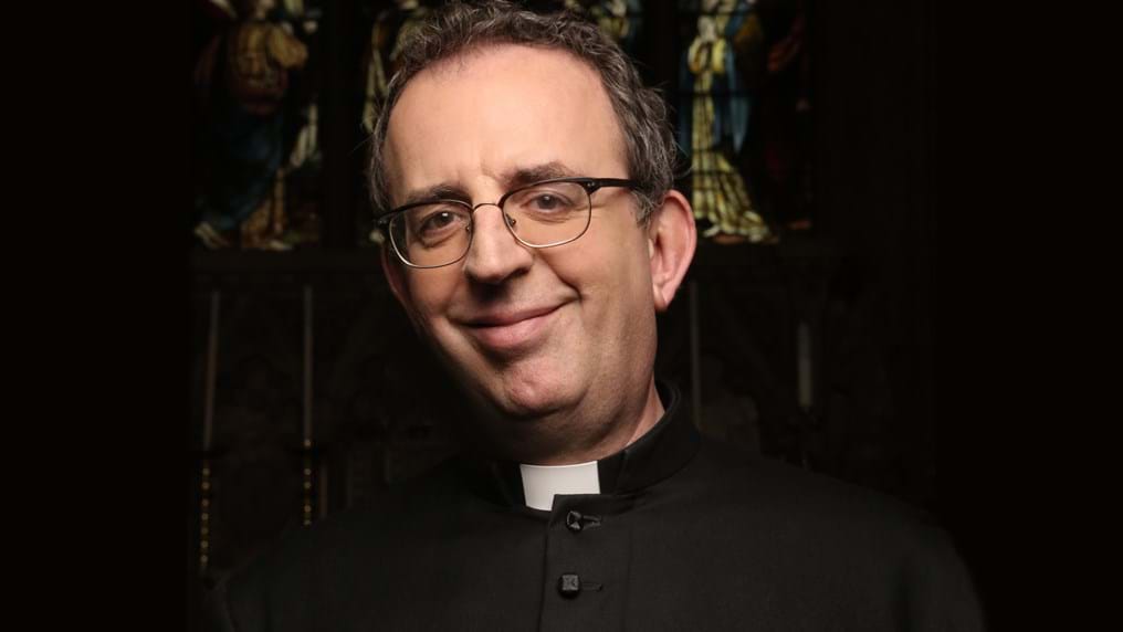 Famous vicar and TV star to host the IChemE Global Awards 2022