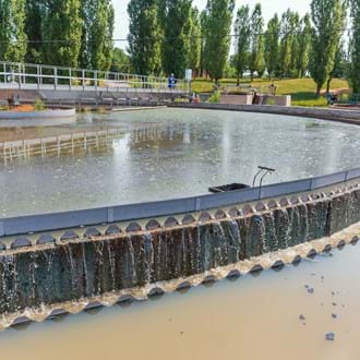 Quantification and modelling of fugitive greenhouse gas emissions from urban water systems