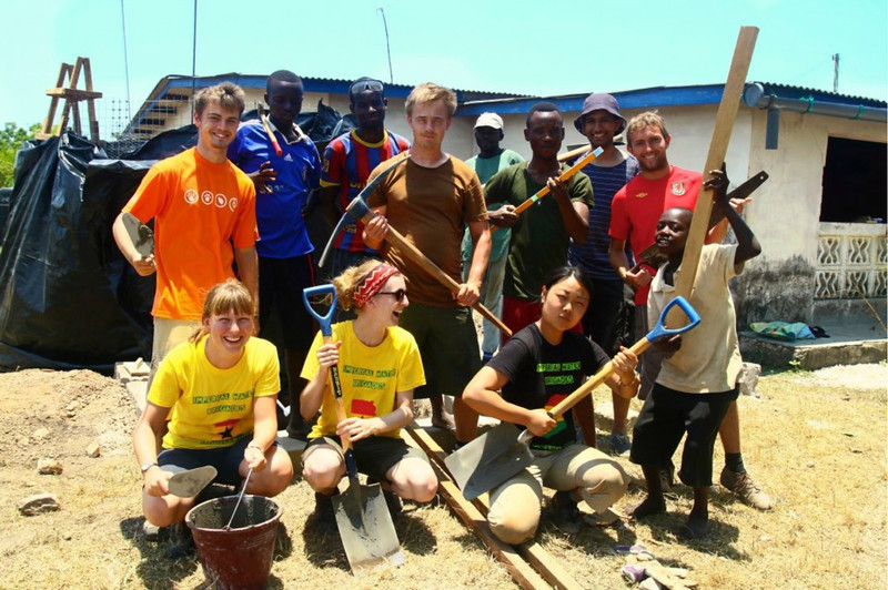Global Brigade volunteers in Ghana