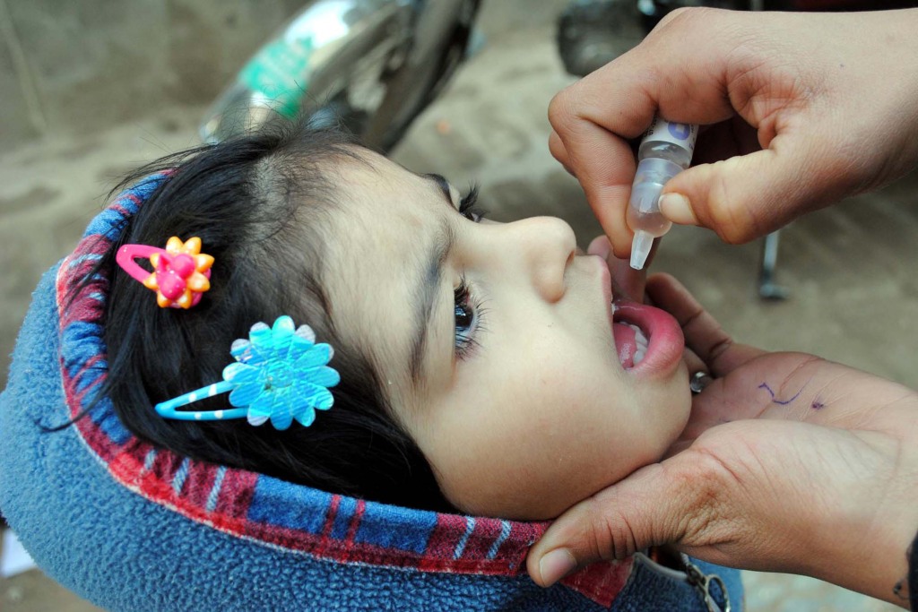 Polio vaccination in Pakistan, Asianet Pakistan - Shutterstock