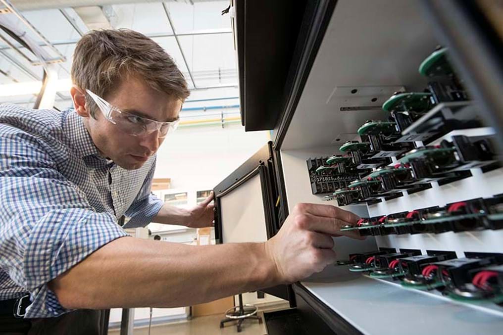 ‘Out of this world’ next generation batteries – IChemE Young Researcher Award Winner 2018