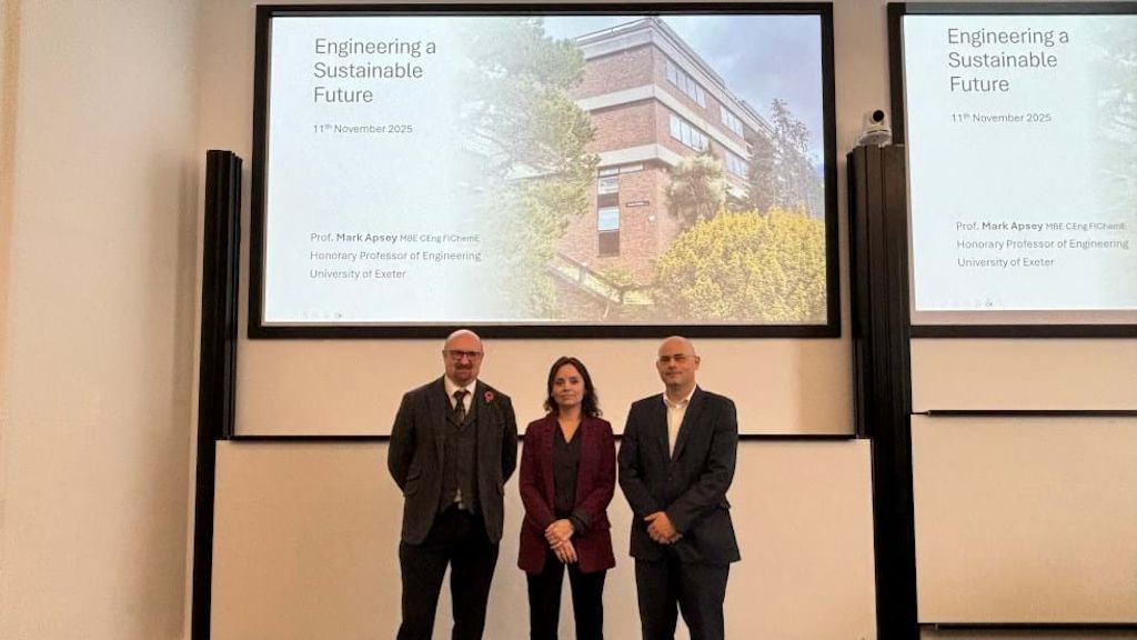 Apsey awarded honorary professorship from University of Exeter